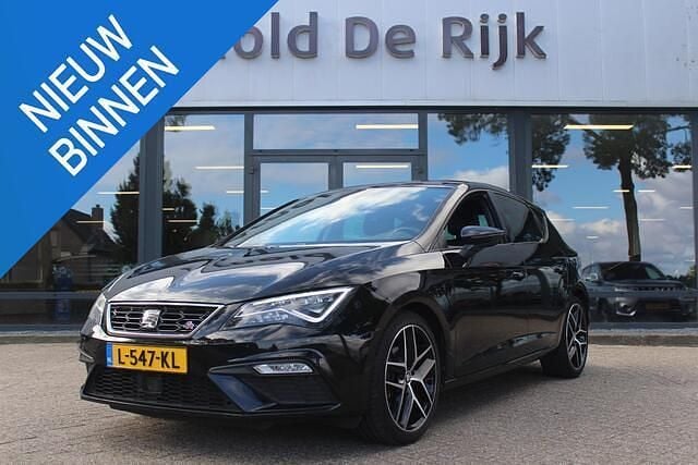 Zwart Gebruikt 2018 Seat Leon FR Hatchback | € 15.950 (Eerlijke prijs) - Afbeelding 1/4
