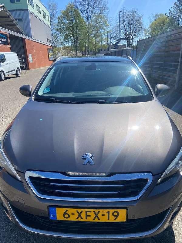 Grijs Gebruikt 2014 Peugeot 308 Allure MPV | € 4.500 (Eerlijke prijs) - Afbeelding 1/4