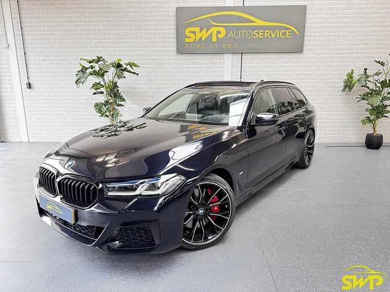 Zwart Gebruikt 2021 BMW 540 Executive Stationwagen | € 49.950 (Iets duurder) - Afbeelding 1/4