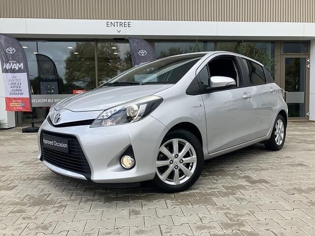 Grijs Occasion 2014 Toyota Yaris Hatchback | € 11.745 (Eerlijke prijs) - Afbeelding 1/4