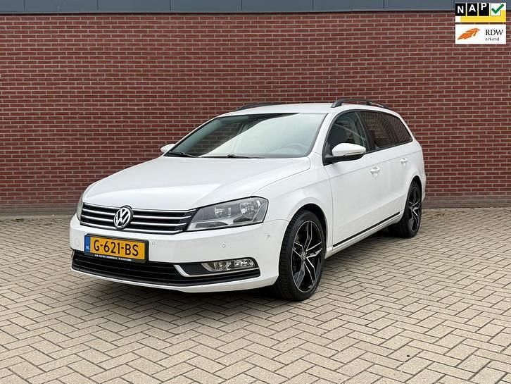 Wit Occasion 2011 VW Passat Comfortline Stationwagen | € 7.350 (Iets duurder) - Afbeelding 1/4