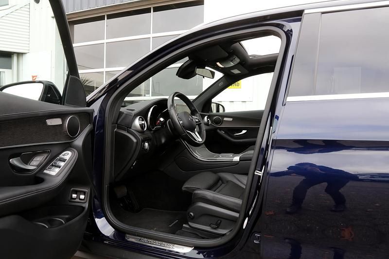 Occasion Mercedes GLC300e AMG 320 PK (235 kW) 2021 Blauw SUV