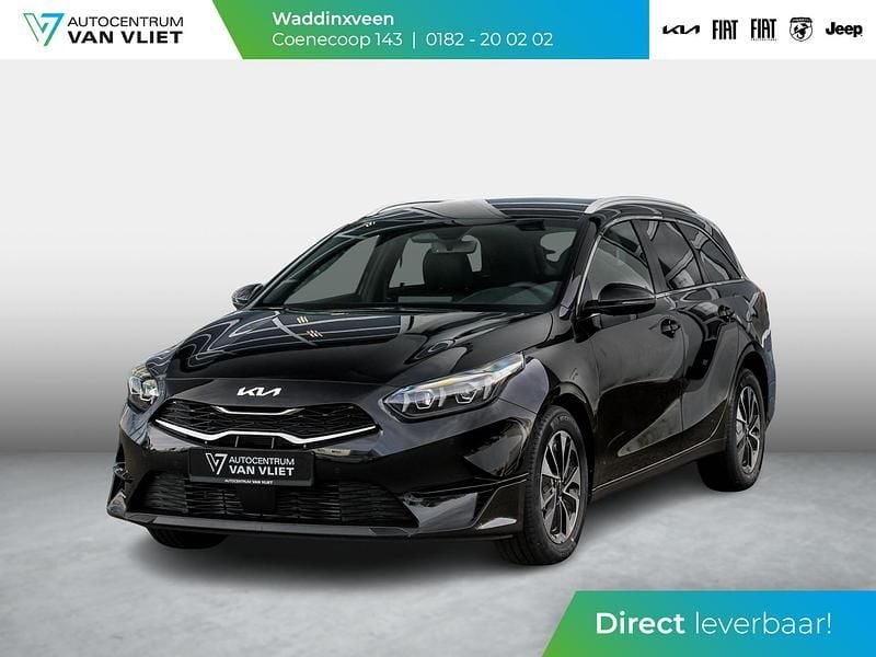 Zwart Nieuw 2025 Kia Ceed Stationwagen | € 34.785 (Iets duurder) - Afbeelding 1/4