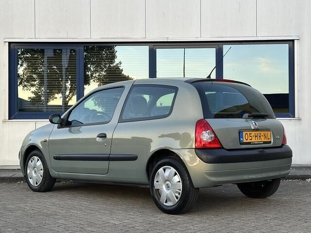 Occasion Renault Clio II Expression 95 PK (69 kW) 2001 Bruin Hatchback