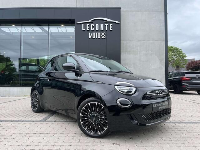 Zwart Gebruikt 2022 Fiat 500C Icon Cabriolet | € 25.990 (Duur) - Afbeelding 1/4