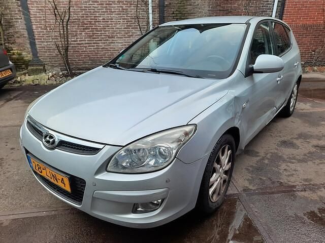 Grijs Occasion 2010 Hyundai i30 Style Hatchback | € 3.250 (Goede deal) - Afbeelding 1/4