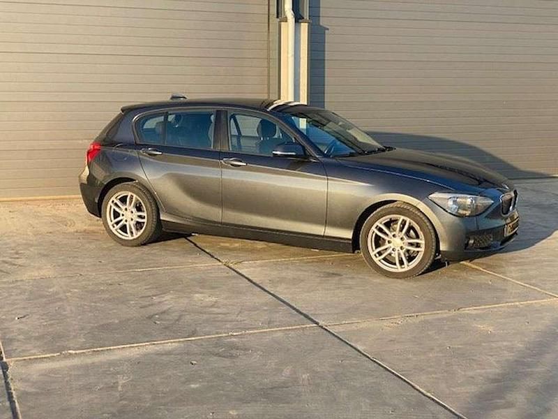 Grijs Gebruikt 2015 BMW 116 Hatchback | € 6.100 (Eerlijke prijs) - Afbeelding 1/4