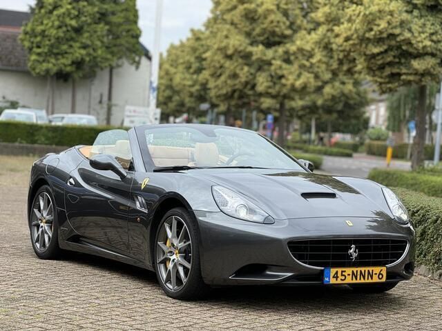 Grijs Gebruikt 2010 Ferrari California Cabriolet | € 104.990 - Afbeelding 1/4