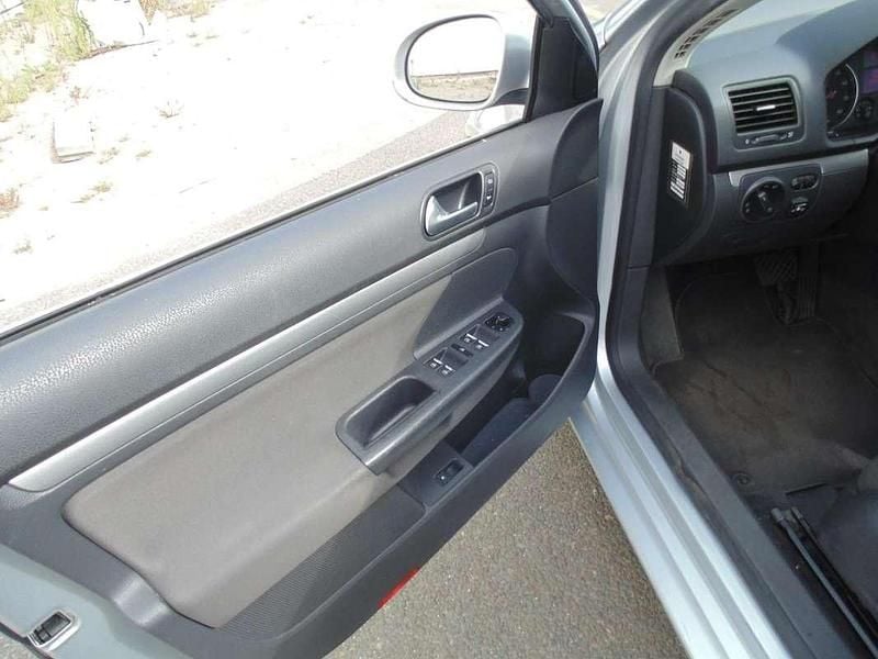 Occasion VW Jetta Comfortline 102 PK (75 kW) 2006 Grijs, metallic lak Sedan