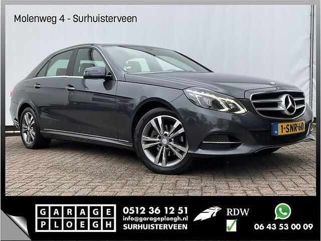 Grijs Gebruikt 2013 Mercedes E200 Ambition Sedan | € 16.400 (Eerlijke prijs) - Afbeelding 1/4