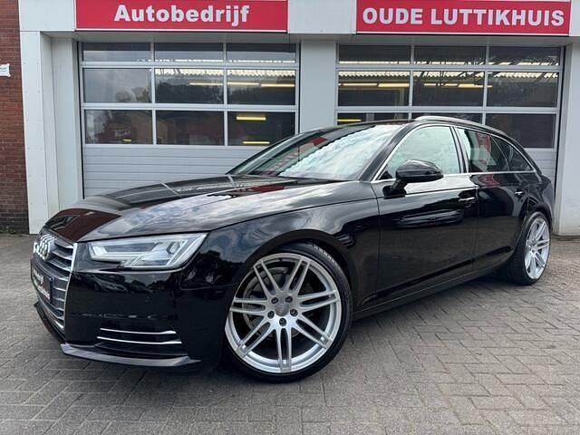 Zwart Gebruikt 2018 Audi A4 Sport Stationwagen | € 22.945 (Eerlijke prijs) - Afbeelding 1/4