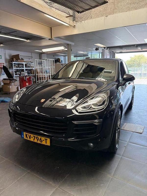 Gebruikt 2017 Porsche Cayenne SUV | € 28.950 (Eerlijke prijs) - Afbeelding 1/4