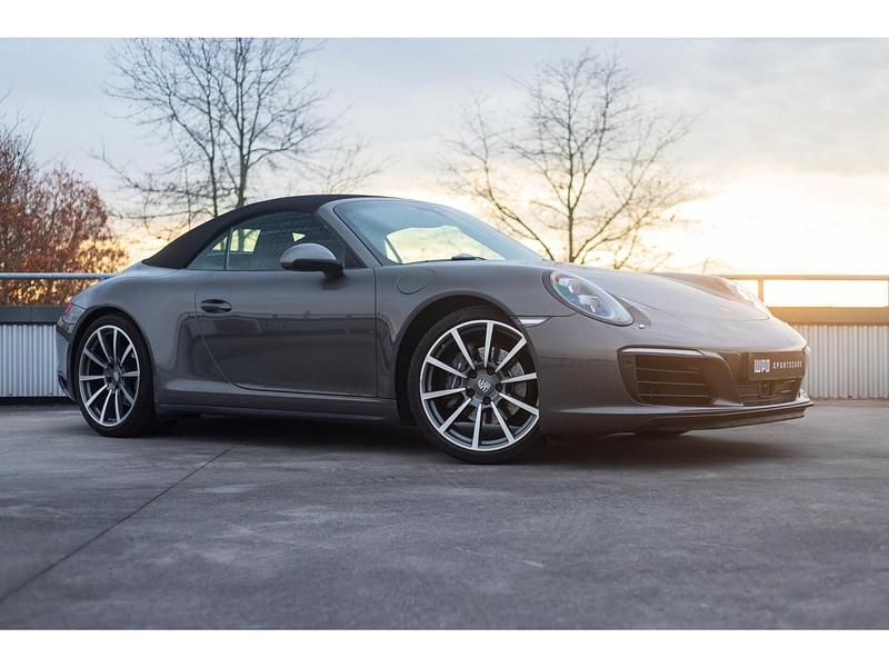 Grijs Occasion 2017 Porsche 911 Carrera 4 Cabriolet Cabriolet | € 107.500 (Eerlijke prijs) - Afbeelding 1/4