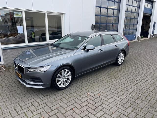 Grijs Gebruikt 2017 Volvo V90 Momentum Stationwagen | € 21.500 (Goede deal) - Afbeelding 1/4