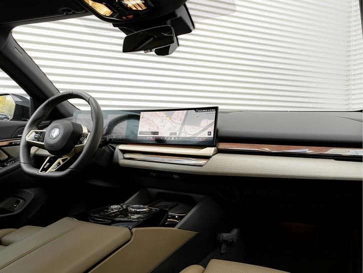 Occasion BMW 550e M Sport 490 PK (360 kW) 2025 Zwart Stationwagen