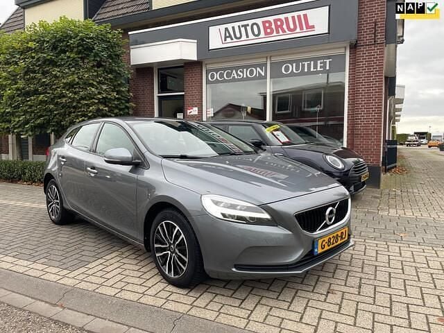 Grijs Gebruikt 2019 Volvo V40 Hatchback | € 16.950 (Goede deal) - Afbeelding 1/4