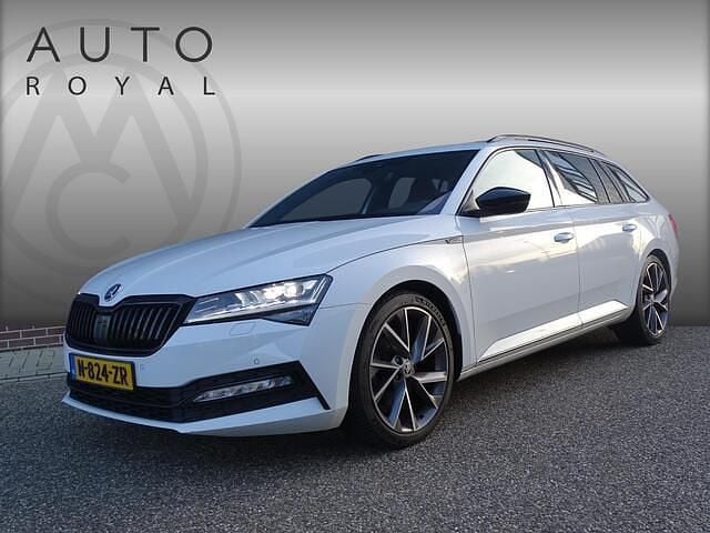 Wit Gebruikt 2022 Skoda Superb Business Line Stationwagen | € 29.995 (Eerlijke prijs) - Afbeelding 1/4