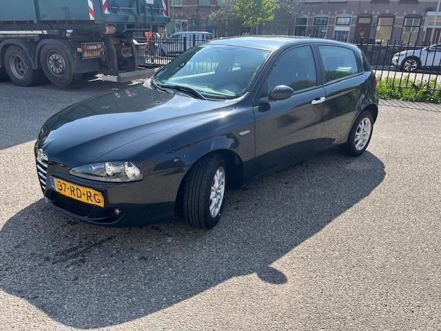 Zwart Gebruikt 2005 Alfa Romeo 147 Hatchback | € 1.250 (Goede deal) - Afbeelding 1/4