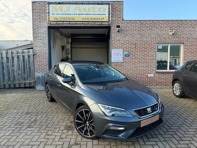 Grijs (metallic) Occasion 2020 Seat Leon FR Hatchback | € 19.999 (Super prijs) - Afbeelding 1/4