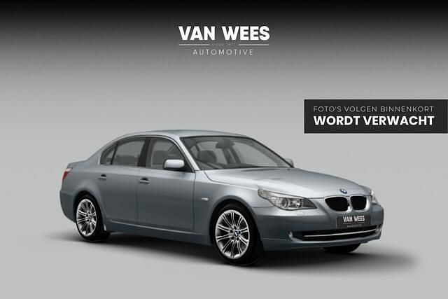 Grijs Gebruikt 2008 BMW 520 Basis Sedan | € 4.450 (Eerlijke prijs) - Afbeelding 1/2