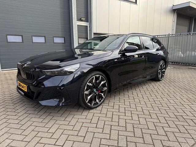 Zwart Gebruikt 2025 BMW 520 M Sport Stationwagen | € 64.850 (Super prijs) - Afbeelding 1/4
