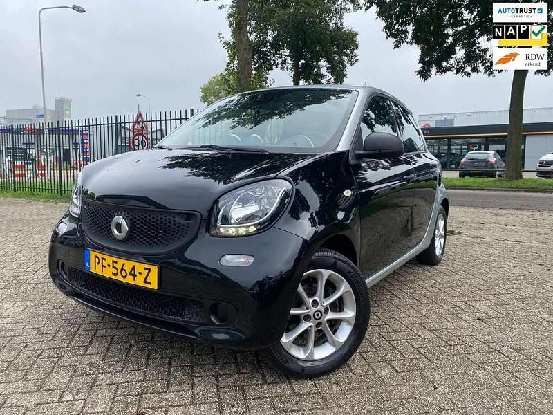 Zwart Gebruikt 2017 Smart ForFour Pure Hatchback | € 6.499 (Eerlijke prijs) - Afbeelding 1/4