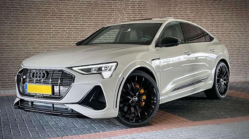 Beige Gebruikt 2022 Audi e-tron SUV | € 51.800 (Duur) - Afbeelding 1/4
