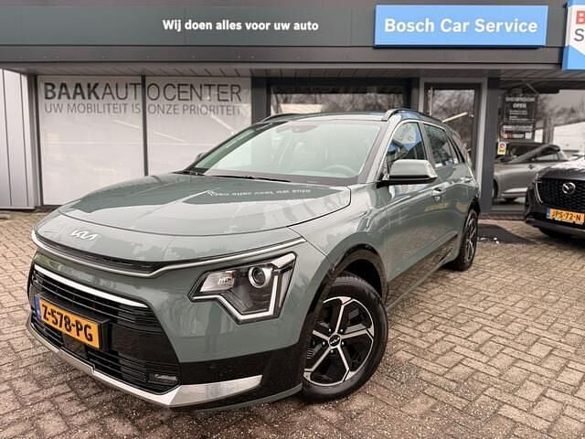 Groen (metallic) Occasion 2024 Kia Niro SUV | € 30.950 (Goede deal) - Afbeelding 1/4
