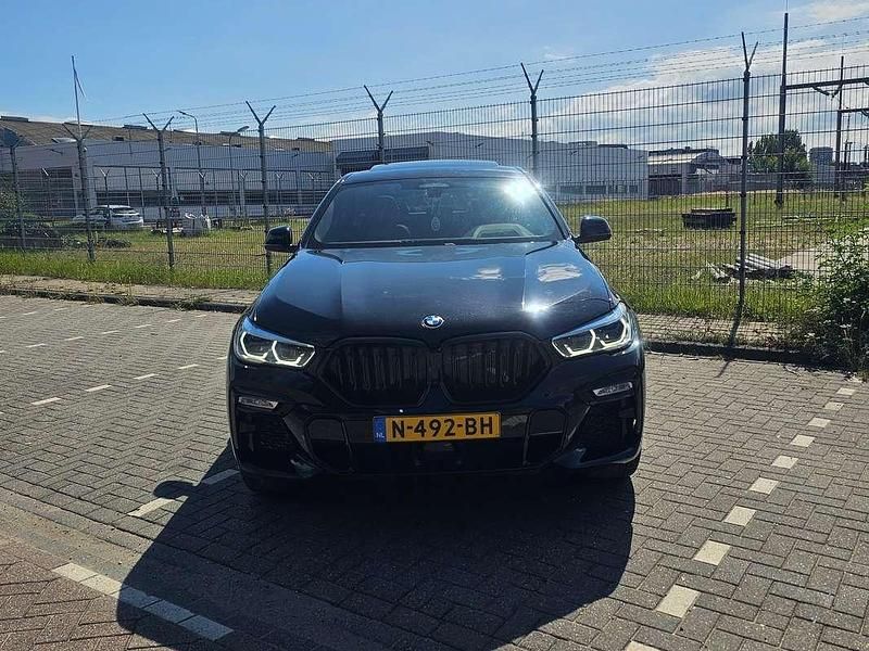Zwart Gebruikt 2020 BMW X6 SUV | € 75.000 (Eerlijke prijs) - Afbeelding 1/4