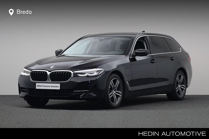 Zwart Gebruikt 2020 BMW 530e Executive Stationwagen | € 33.880 (Eerlijke prijs) - Afbeelding 1/4