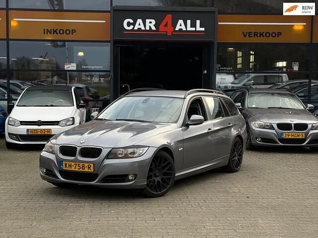 Grijs Gebruikt 2008 BMW 318 Stationwagen | € 4.950 (Eerlijke prijs) - Afbeelding 1/4
