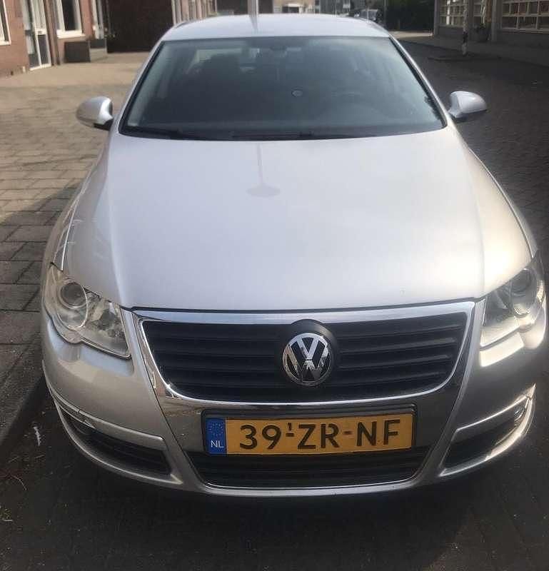 Grijs Gebruikt 2008 VW Passat Comfortline Sedan | € 4.750 (Duur) - Afbeelding 1/4