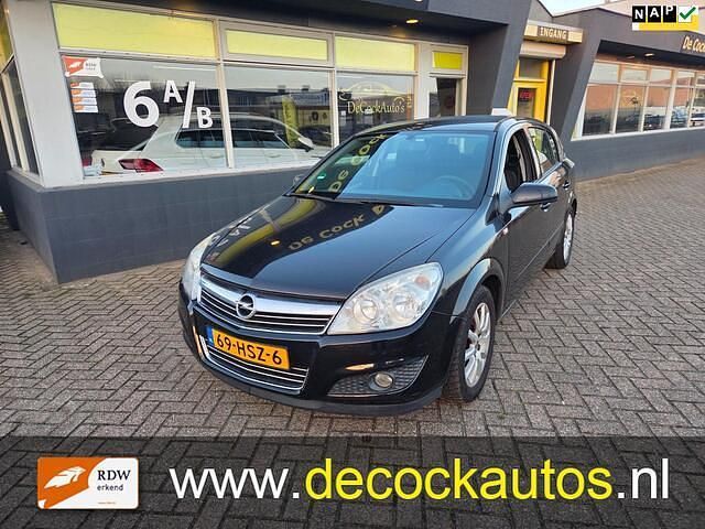 Zwart Gebruikt 2009 Opel Astra Hatchback | € 2.250 (Eerlijke prijs) - Afbeelding 1/4