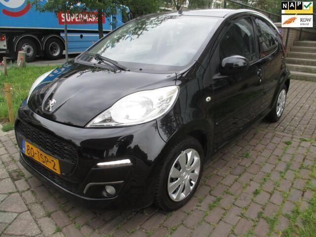 Zwart Gebruikt 2012 Peugeot 107 Active Hatchback | € 4.150 (Eerlijke prijs) - Afbeelding 1/4