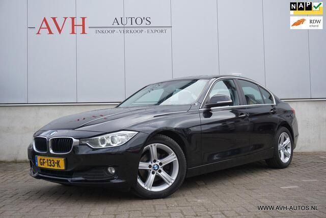 Sedan Gebruikt 2015 BMW 320 Efficient Dynamics Sedan | € 12.750 (Eerlijke prijs) - Afbeelding 1/4
