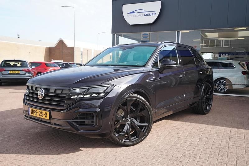Zwart Occasion 2021 VW Touareg R-line SUV | € 59.950 (Eerlijke prijs) - Afbeelding 1/4