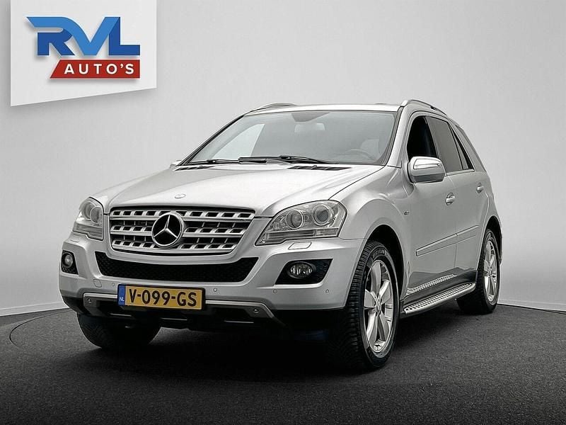 Grijs (metallic) Gebruikt 2011 Mercedes ML300 SUV | € 9.945 - Afbeelding 1/4