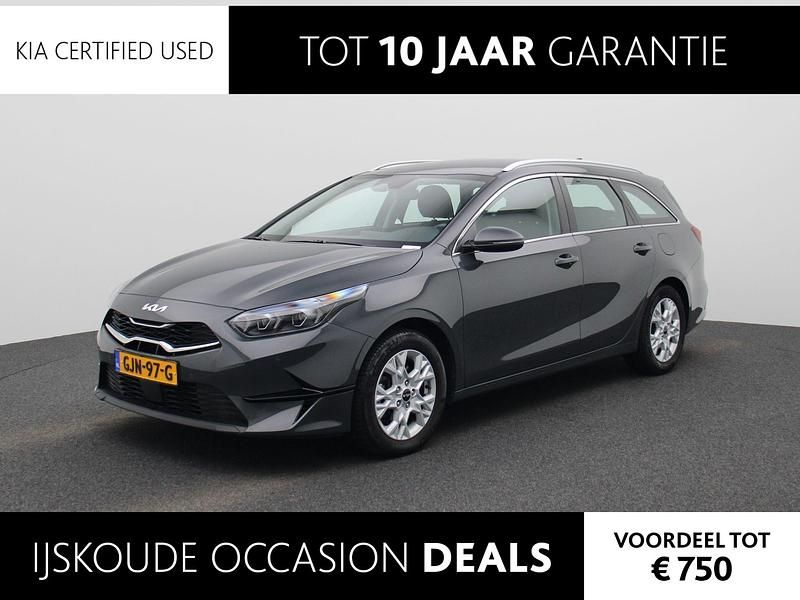 Grijs Occasion 2024 Kia Ceed Hatchback | € 25.940 (Eerlijke prijs) - Afbeelding 1/4
