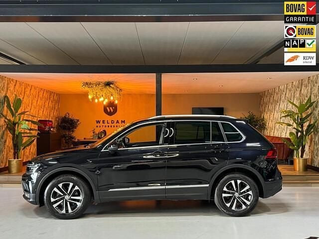 Zwart Gebruikt 2019 VW Tiguan IQ Drive SUV | € 24.990 (Super prijs) - Afbeelding 1/4
