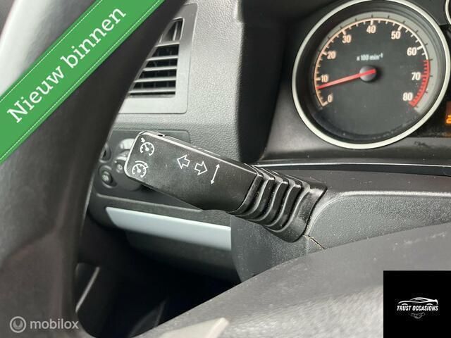 Grijs Gebruikt 2007 Opel Zafira MPV | € 1.750 (Goede deal) - Afbeelding 1/4