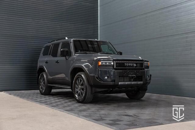 Grijs Occasion 2024 Toyota Land Cruiser Executive SUV | € 79.950 - Afbeelding 1/4