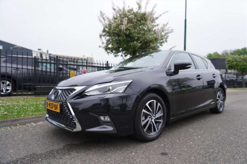 Zwart Gebruikt 2020 Lexus CT200h Hatchback | € 23.945 (Eerlijke prijs) - Afbeelding 1/4