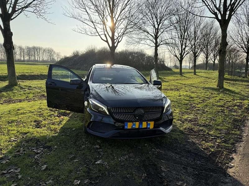 Zwart Occasion 2017 Mercedes A180 AMG Stationwagen | € 17.000 (Eerlijke prijs) - Afbeelding 1/4
