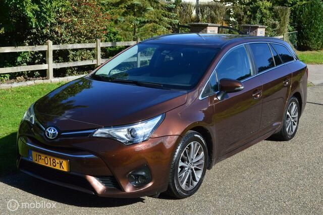 Bruin Gebruikt 2016 Toyota Avensis Sedan | € 7.900 - Afbeelding 1/4