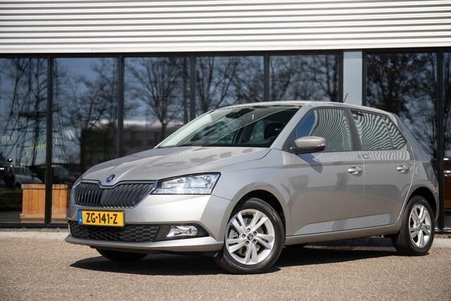 Grijs, metallic lak Gebruikt 2019 Skoda Fabia Ambition Hatchback | € 17.850 (Eerlijke prijs) - Afbeelding 1/4