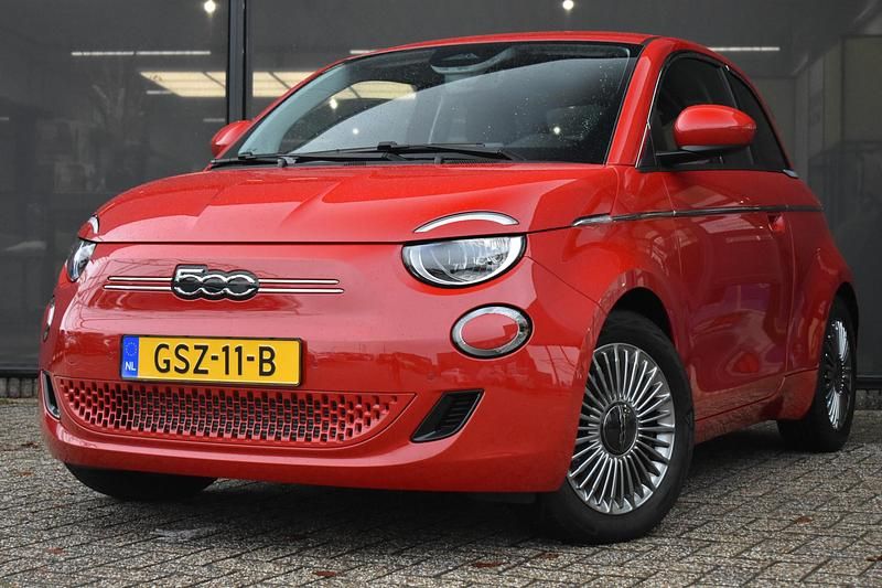 Rood Gebruikt 2024 Fiat 500e Urban Hatchback | € 23.895 (Duur) - Afbeelding 1/4