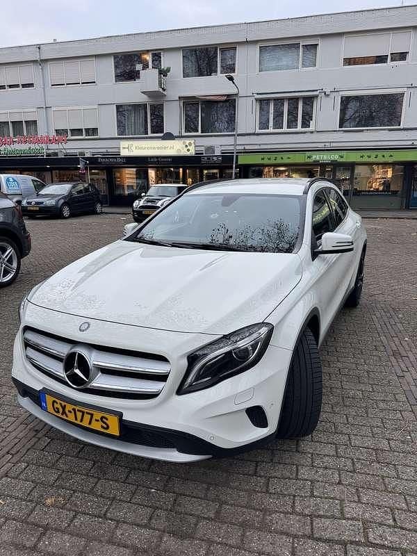 Wit Occasion 2015 Mercedes GLA200 Ambition SUV | € 11.500 (Eerlijke prijs) - Afbeelding 1/4