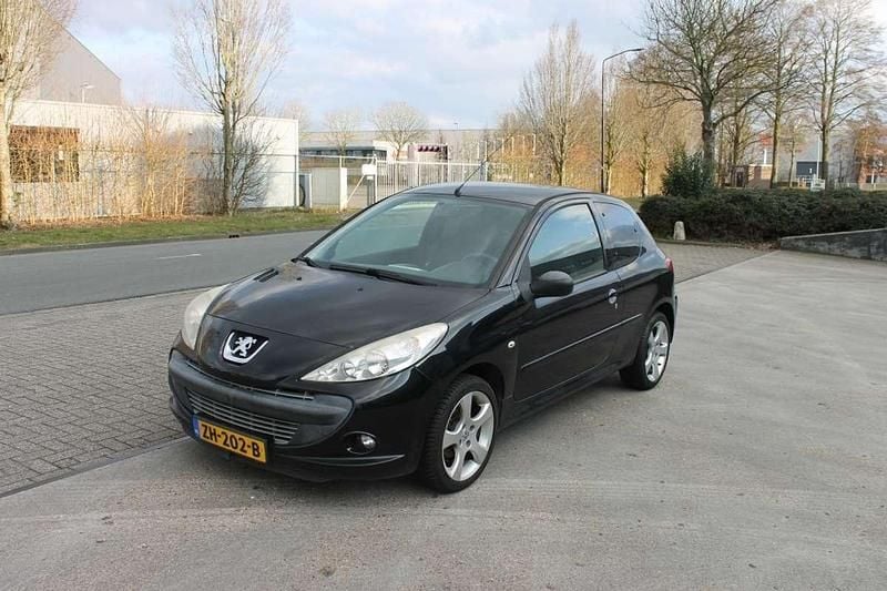 Zwart Gebruikt 2012 Peugeot 206+ Hatchback | € 2.950 (Eerlijke prijs) - Afbeelding 1/4
