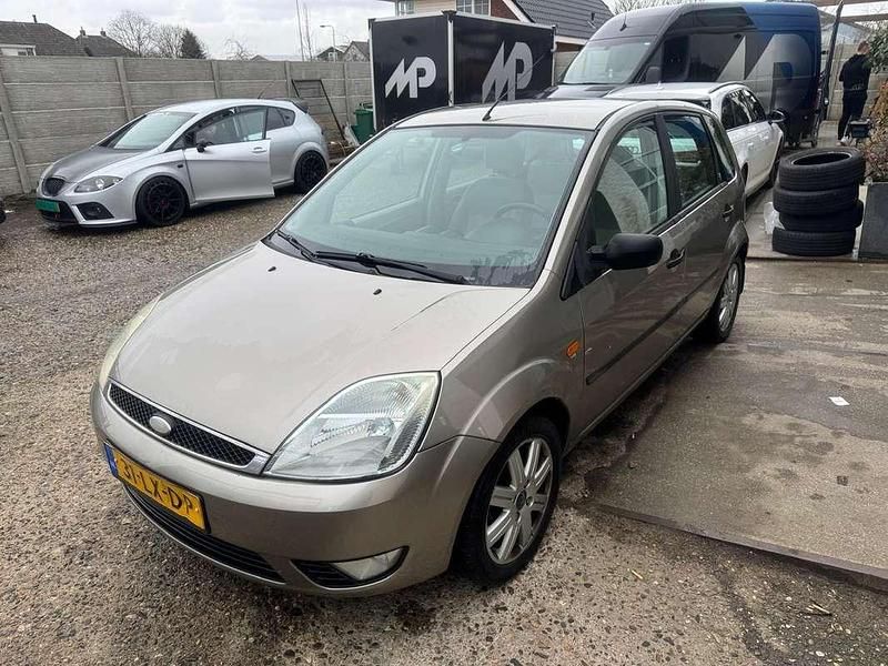 Occasion Ford Fiesta Ghia 80 PK (58 kW) 2003 Grijs Hatchback