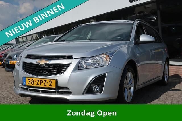 Grijs Gebruikt 2013 Chevrolet Cruze LTZ Stationwagen | € 3.945 (Goede deal) - Afbeelding 1/4